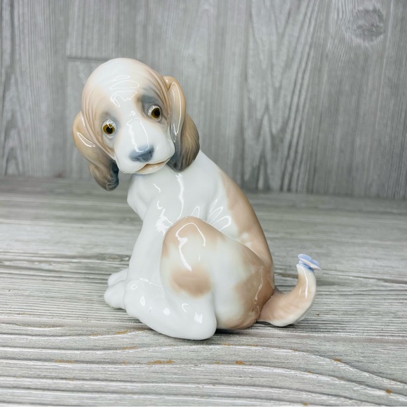 Vintage porcelain Gentle Surprise Dog Figurine statue decoration collectible